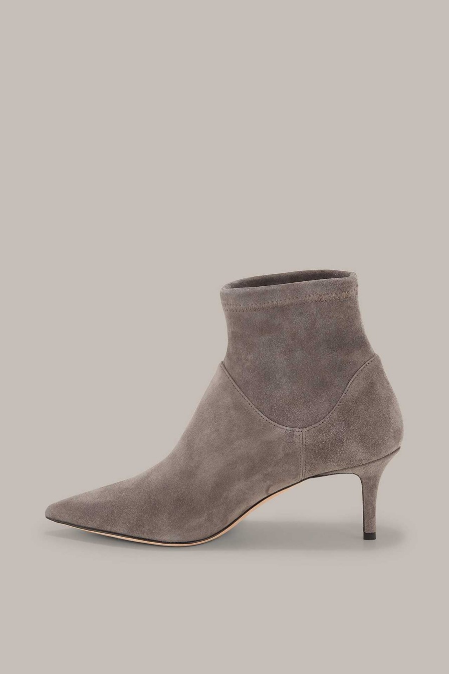 Windsor Stiefelette Aus Ziegenveloursleder By Un Tzer In Taupe Schuhe